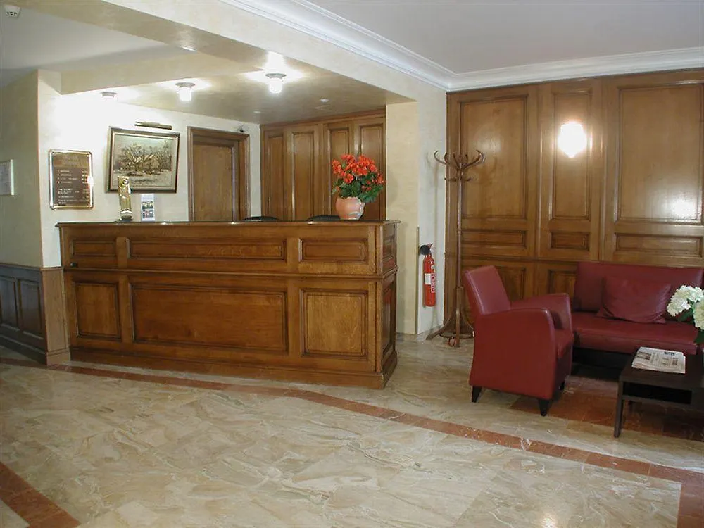 ***  Hotel Muguet Paris France
