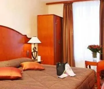 ***  Hotel Muguet Paris France